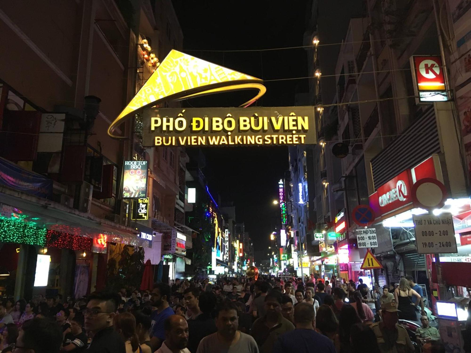 Mint Hotel Bui Vien Q1 ホーチミン市 エクステリア 写真