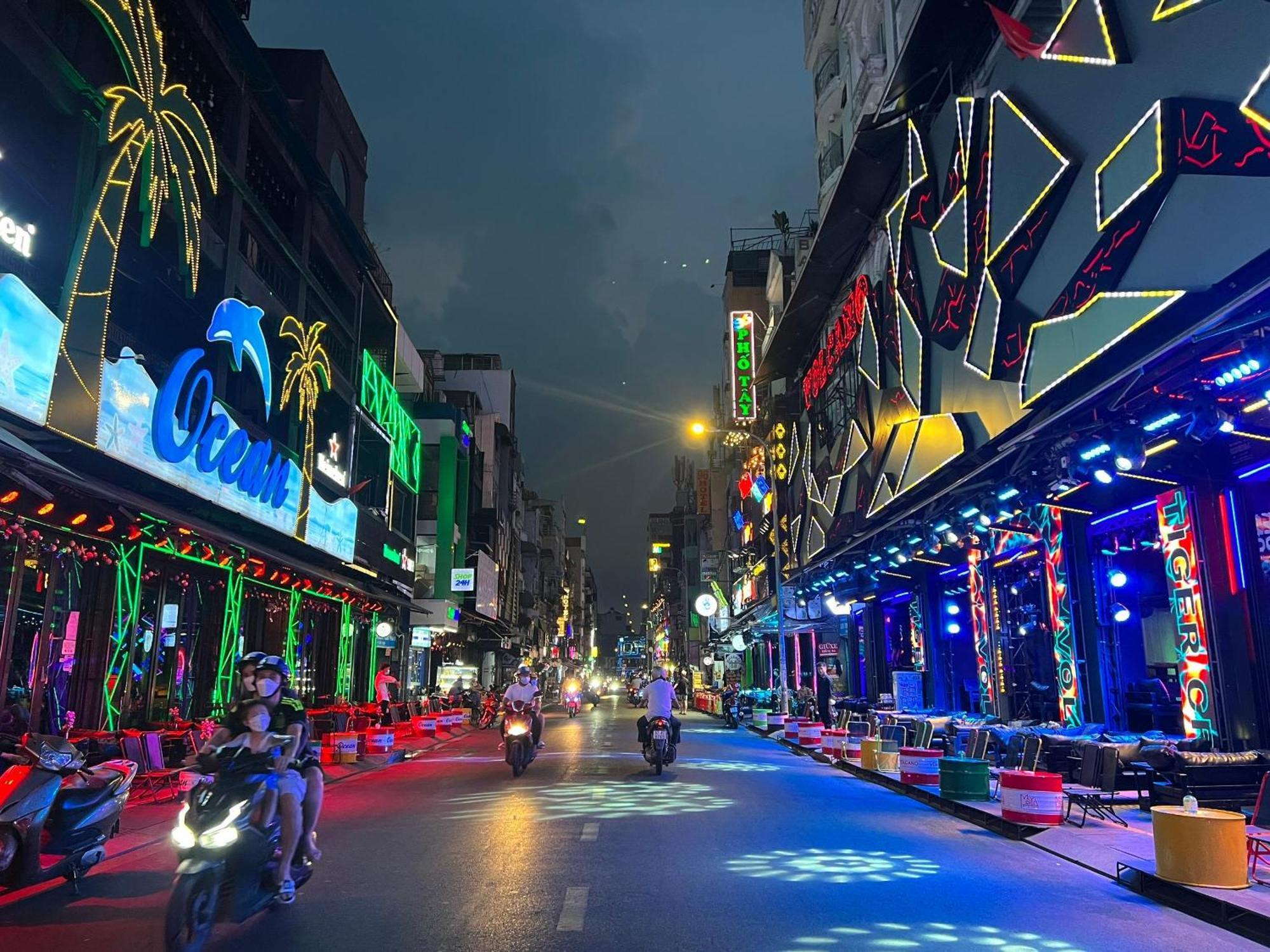 Mint Hotel Bui Vien Q1 ホーチミン市 エクステリア 写真